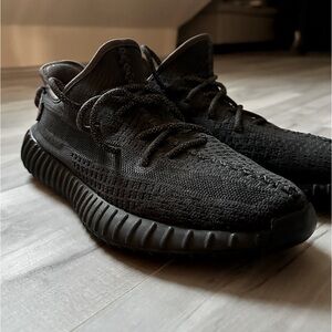 Men’s Black Adidas Yeezy Boost 350 V2 - Size 10 US